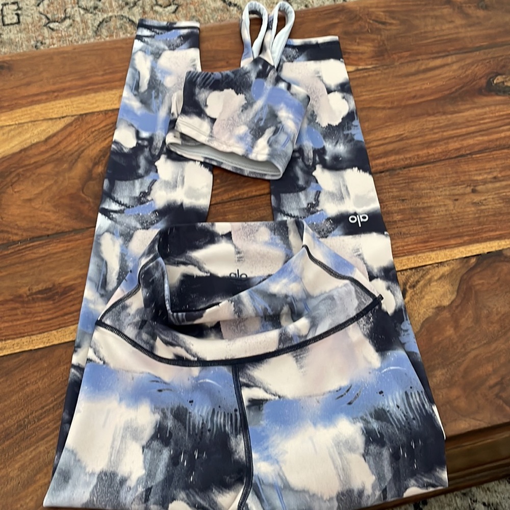 Alo Set - Beautiful Blue Pattern